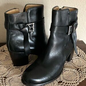 Frye black leather ankle booties inside zipper, like new size 10